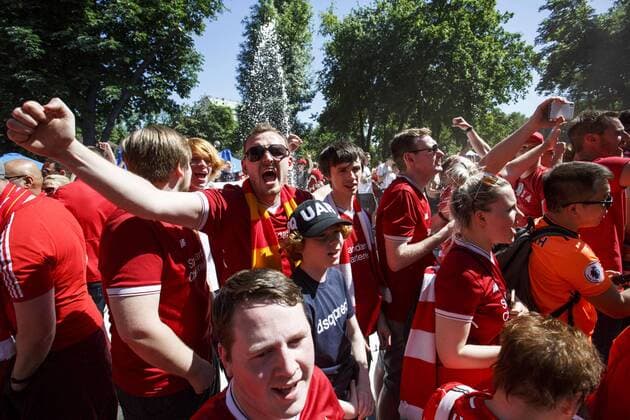 Fußball, CL-Finale, Fans vor dem Spiel May 26, 2018 - Kiev, Ukraine - Liverpool fans gather prior the final of the UEFA Champions League in a fanzone downtown Kiev, Ukraine, 26 May 2018. Real Madrid will face Liverpool FC in the UEFA Champions League final at the NSC Olimpiyskiy stadium on 26 May 2018. Real Madrid v Liverpool - UEFA Champions League Final  - ZUMAn230 20180526_zaa_n230_777 Copyright: xOlegxPereverzevx