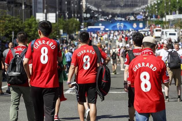 May 26, 2018 - Kiev, Ukraine - Liverpool fans gather prior the final of the UEFA Champions League in a fanzone downtown Kiev, Ukraine, 26 May 2018. Real Madrid will face Liverpool FC in the UEFA Champions League final at the NSC Olimpiyskiy stadium on 26 May 2018. Real Madrid v Liverpool - UEFA Champions League Final  - ZUMAn230 20180526_zaa_n230_779 Copyright: xOlegxPereverzevx