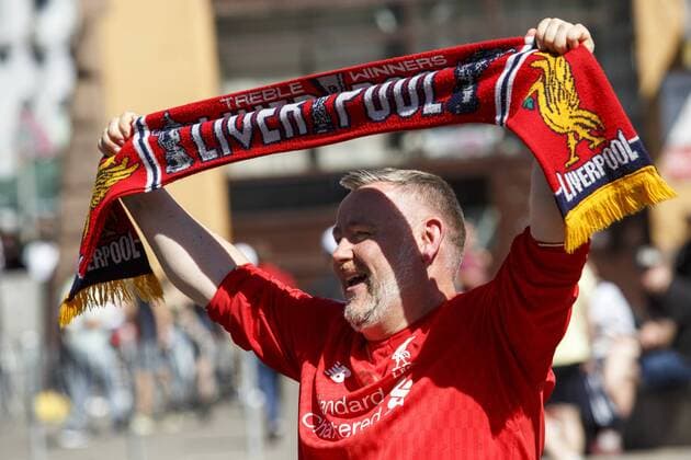 May 26, 2018 - Kiev, Ukraine - Liverpool fans gather prior the final of the UEFA Champions League in a fanzone downtown Kiev, Ukraine, 26 May 2018. Real Madrid will face Liverpool FC in the UEFA Champions League final at the NSC Olimpiyskiy stadium on 26 May 2018. Real Madrid v Liverpool - UEFA Champions League Final  - ZUMAn230 20180526_zaa_n230_781 Copyright: xOlegxPereverzevx
