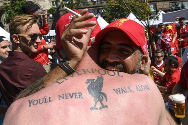 May 26, 2018 - Kiev, Ukraine - Liverpool fans gather in Maidan Square, Kiev, Ukraine, prior to the UEFA Champions League Final between Real Madrid and Liverpool at NSC Olimpiyskiy Stadium on May 26, 2018 in Kiev, Ukraine. Real Madrid v Liverpool - UEFA Champions League Final Previews  - ZUMAn230 20180526_zaa_n230_789 Copyright: xMaxymxMarusenkox