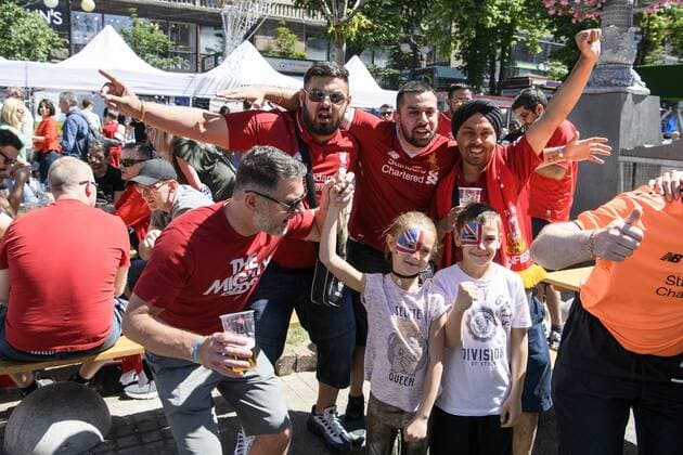 Fußball, CL-Finale, Fans vor dem Spiel May 26, 2018 - Kiev, Ukraine - Liverpool fans in Kyiv, Ukraine, prior to the UEFA Champions League Final between Real Madrid and Liverpool at NSC Olimpiyskiy Stadium on May 26, 2018 in Kiev, Ukraine. Real Madrid v Liverpool - UEFA Champions League Final Previews  - ZUMAn230 20180526_zaa_n230_799 Copyright: xMaxymxMarusenkox