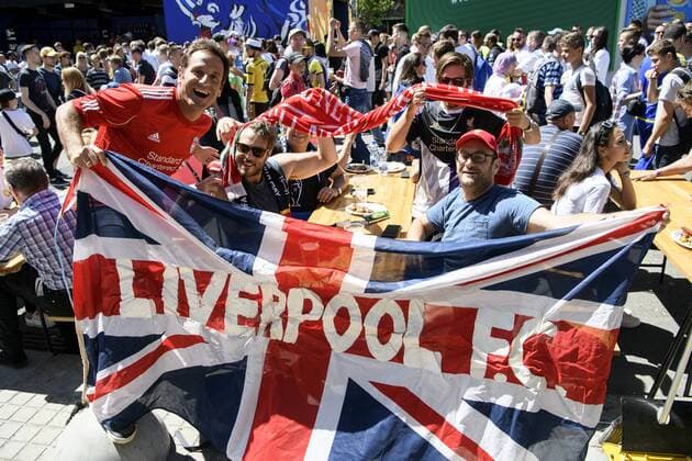 Fußball, CL-Finale, Fans vor dem Spiel May 26, 2018 - Kiev, Ukraine - Liverpool fans gather in Maidan Square, Kiev, Ukraine, prior to the UEFA Champions League Final between Real Madrid and Liverpool at NSC Olimpiyskiy Stadium on May 26, 2018 in Kiev, Ukraine. Real Madrid v Liverpool - UEFA Champions League Final Previews  - ZUMAn230 20180526_zaa_n230_801 Copyright: xMaxymxMarusenkox