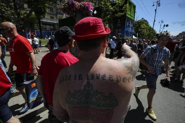Fußball, CL-Finale, Fans vor dem Spiel May 26, 2018 - Kiev, Ukraine - Real Madrid and Liverpool FC fans and supporters entertain at fan zone downtown Kyiv, Ukraine, May 26, 2018 before the UEFA Champions League Final. Real Madrid v Liverpool - UEFA Champions League Final  - ZUMAn230 20180526_zaa_n230_808 Copyright: xSergiixKharchenkox