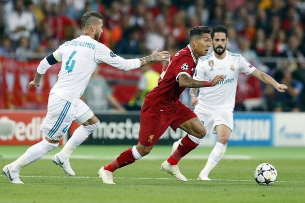 Fußball, CL Finale, Real Madrid - FC Liverpool (L-R) Sergio Ramos of Real Madrid, Roberto Firmino of Liverpool FC, Isco of Real Madrid during the UEFA Champions League final between Real Madrid and Liverpool on May 26, 2018 at NSC Olimpiyskiy Stadium in Kyiv, Ukraine UEFA Champions League 2017 2018 xVIxVIxImagesx xMauricexvanxSteenxIVx 11042010