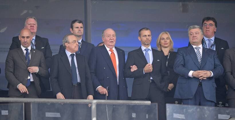 26 05 2018 Football UEFA Champions League Final 2018 Real Madrid FC Liverpool at the Olympic Stadium Kiev Ukraine Former Spanish King Juan Carlos 3vl at the arm of UEFA President Aleksander Ceferin 4vr