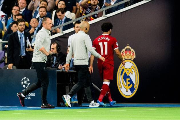 180526 Mohamed Salah of Liverpool is being substituted with an injury during the UEFA Champions League final between Real Madrid and Liverpool on May 26, 2018 in Kyiv Photo Vegard Wivestad Grott BILDBYRAN Code VG 170178  Copyright: VEGARDxWIVESTADxGRoTT BB180526ZP009