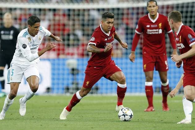 Fußball, CL Finale, Real Madrid - FC Liverpool (L-R) Raphael Varane of Real Madrid, Roberto Firmino of Liverpool FC during the UEFA Champions League final between Real Madrid and Liverpool on May 26, 2018 at NSC Olimpiyskiy Stadium in Kyiv, Ukraine UEFA Champions League 2017 2018 xVIxVIxImagesx xMauricexvanxSteenxIVx 11042634
