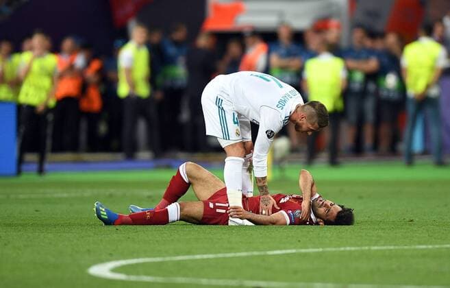 2018.05.26 Kijow Kiev Pilka nozna Liga Mistrzow Final Sezon 2017 2018 Real Madryt - Liverpool FC N z Mohamed Salah kontuzja Foto Rafal Oleksiewicz PressFocus 2018.05.26 Kijow Kiev Football Champions League Final Season 2017 2018 Mohamed Salah kontuzja Credit: Rafal Oleksiewicz PressFocus NEWSPIX.PL --- Newspix.pl  RO3_0632