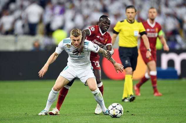 2018.05.26 Kijow Kiev Pilka nozna Liga Mistrzow Final Sezon 2017 2018 Real Madryt - Liverpool FC N z Toni Kroos Sadio Mane Foto Rafal Oleksiewicz PressFocus 2018.05.26 Kijow Kiev Football Champions League Final Season 2017 2018 Toni Kroos Sadio Mane Credit: Rafal Oleksiewicz PressFocus NEWSPIX.PL --- Newspix.pl  20180526PF_RO0125