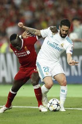 Fußball, CL Finale, Real Madrid - FC Liverpool (L-R) Sadio Mane of Liverpool FC, Isco of Real Madrid during the UEFA Champions League final between Real Madrid and Liverpool on May 26, 2018 at NSC Olimpiyskiy Stadium in Kyiv, Ukraine UEFA Champions League 2017 2018 xVIxVIxImagesx xMauricexvanxSteenxIVx 11043457