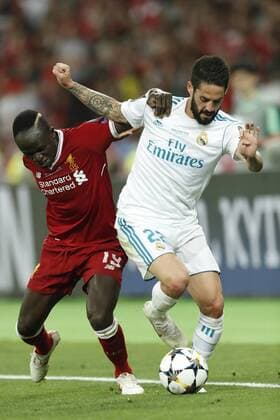 (L-R) Sadio Mane of Liverpool FC, Isco of Real Madrid during the UEFA Champions League final between Real Madrid and Liverpool on May 26, 2018 at NSC Olimpiyskiy Stadium in Kyiv, Ukraine UEFA Champions League 2017 2018 xVIxVIxImagesx xMauricexvanxSteenxIVx 11043458
