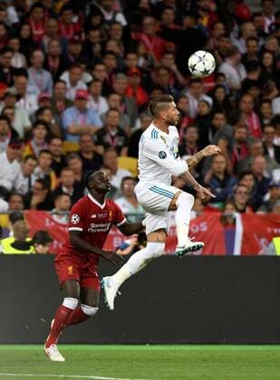 Fußball, CL Finale, Real Madrid - FC Liverpool Liverpool s Saudio Mane (L) in action before Real Madrid s Sergio Ramos (R) during the UEFA Champions League final between Real Madrid and Liverpool FC at the NSC Olimpiyskiy stadium in Kiev, Ukraine, 26 May 2018. UCL Final 2018 - Real Madrid vs Liverpool FC !ACHTUNG: NUR REDAKTIONELLE NUTZUNG!  Copyright: xMykolaxTysx RML01 20180526-636629698799103824