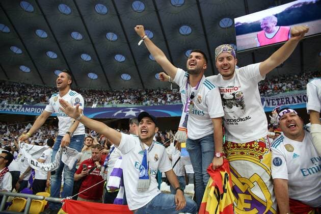Fußball, CL Finale, Real Madrid - FC Liverpool May 26, 2018 - Kiev, Ukraine - Real Madrid fans and supporters entertain at NSC Olipiyskyi stadium in Kyiv, Ukraine, May 26, 2018 before the UEFA Champions League Final kicks off. Fans During Real Madrid v Liverpool - UEFA Champions League Final  - ZUMAn230 20180526_zaa_n230_1055 Copyright: xSergiixKharchenkox