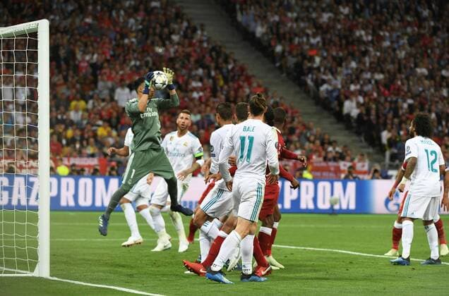 Fußball, CL Finale, Real Madrid - FC Liverpool Real Madrid s goalkeeper Keylor Navas grabs the ball during the UEFA Champions League final between Real Madrid and Liverpool FC at the NSC Olimpiyskiy stadium in Kiev, Ukraine, 26 May 2018. UCL Final 2018 - Real Madrid vs Liverpool FC !ACHTUNG: NUR REDAKTIONELLE NUTZUNG!  Copyright: xMykolaxTysx RML01 20180526-636629704435577049
