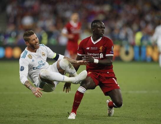 Fußball, CL Finale, Real Madrid - FC Liverpool Sergio Ramos of Real Madrid reacts to a challenge by Sadio Mane of Liverpool during the UEFA Champions League Final match at the NSK Olimpiyskiy Stadium, Kiev. Picture date 26th May 2018. Picture credit should read: David Klein Sportimage EDITORIAL USE ONLY. No use with unauthorised audio, video, data, fixture lists, club league logos or live services. Online in-match use limited to 120 images, no video emulation. No use in betting, games or single club league player publications.