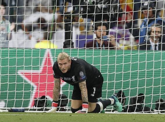 Fußball, CL Finale, Real Madrid - FC Liverpool Loris Karius of Liverpool devastated during the UEFA Champions League Final match at the NSK Olimpiyskiy Stadium, Kiev. Picture date 26th May 2018. Picture credit should read: David Klein Sportimage EDITORIAL USE ONLY. No use with unauthorised audio, video, data, fixture lists, club league logos or live services. Online in-match use limited to 120 images, no video emulation. No use in betting, games or single club league player publications.