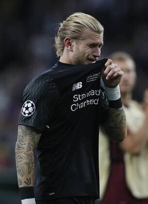 Fußball, CL Finale, Real Madrid - FC Liverpool Loris Karius of Liverpool cries during the UEFA Champions League Final match at the NSK Olimpiyskiy Stadium, Kiev. Picture date 26th May 2018. Picture credit should read: David Klein Sportimage EDITORIAL USE ONLY. No use with unauthorised audio, video, data, fixture lists, club league logos or live services. Online in-match use limited to 120 images, no video emulation. No use in betting, games or single club league player publications.