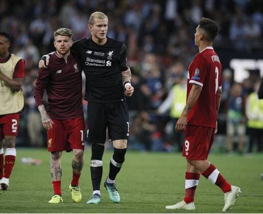 Fußball, CL Finale, Real Madrid - FC Liverpool Loris Karius of Liverpool consoled by Alberto Moreno of Liverpool during the UEFA Champions League Final match at the NSK Olimpiyskiy Stadium, Kiev. Picture date 26th May 2018. Picture credit should read: David Klein Sportimage EDITORIAL USE ONLY. No use with unauthorised audio, video, data, fixture lists, club league logos or live services. Online in-match use limited to 120 images, no video emulation. No use in betting, games or single club league player publications.