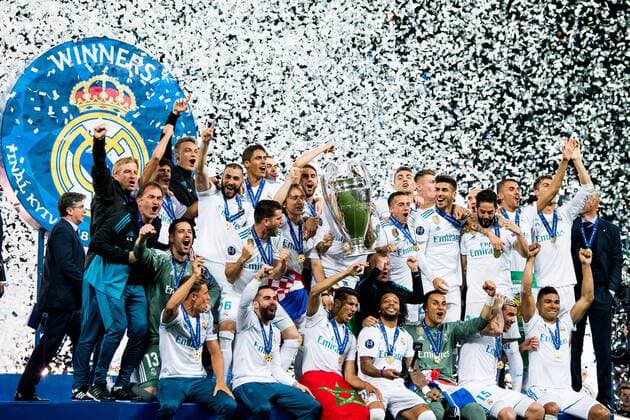 Themen der Woche - SPORT KW21 Fußball, CL Finale, Real Madrid gewinnt Champions League 180526 Players of Real Madrid celebrate with the trophy after the UEFA Champions League final between Real Madrid and Liverpool on May 26, 2018 in Kyiv. Photo: Vegard Wivestad Grott BILDBYRAN kod VG 170178 *** 180526 Players of Real Madrid celebrate with the trophy after the UEFA Champions League final between Real Madrid and Liverpool on May 26, 2018 in Kyiv Photo Vegard Wivestad Grott BILDBYRAN Code VG 170178  Copyright: VEGARDxWIVESTADxGRoTT BB180526ZW042