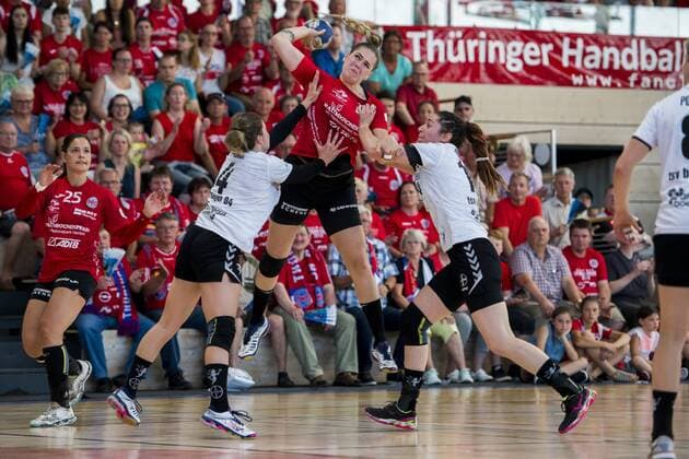 1 HANDBALL DAMEN BUNDESLIGA THÜRINGER HC BAYER LEVERKUSEN 26 05 2018 Bad Langensalza Beate Scheffknecht 4 Thuringia HC against Anna Seidel 4 TSV Bayer 04 Leverkusen and Jenny Karolius 14 TSV Bayer 04 Leverkusen in the Women 1 Bundesliga Handball match of Thuringia HC vs TSV Bayer 04 Leverkusen on 26 May 2018 in Bad Langensalza