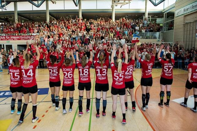 1 HANDBALL DAMEN BUNDESLIGA THÜRINGER HC BAYER LEVERKUSEN 26 05 2018 Bad Langensalza The Thuringian HC cheered after winning the womens 1 Bundesliga handball match of the Thuringia HC against TSV Bayer 04 Leverkusen on 26 May 2018 in Bad Langensalza
