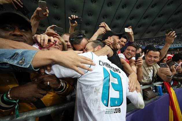 Real Madrid v Liverpool UEFA Champions League Final Gareth Bale of Real Madrid celebrates victory with the Real Madrid fans at the end of the UEFA Champions League Final at the Olympic Stadium, Kiev Content Not Available For UK Newspapers Copyright: xPaulxChestertonx FIL-11844-0070
