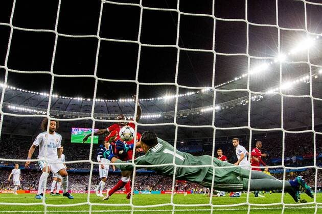 180526 Sadio Mane of Liverpool scores 1 1 behind goalkeeper Keylor Navas or Real Madrid during the UEFA Champions League final between Real Madrid and Liverpool on May 26, 2018 in Kyiv Photo Vegard Wivestad GREAT PICTURES N Code VG 170178  Copyright: VEGARDxWIVESTADxGR¯TT BB180526ZL055