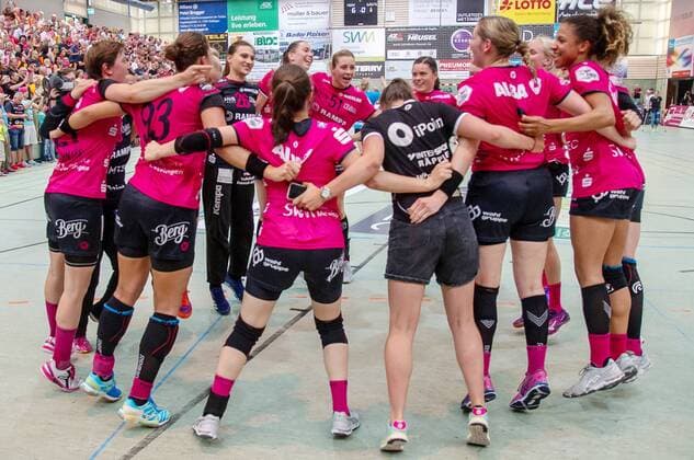 Cheers at Metzingen TUS Metzingen Handball BL Women TusSies Metzingen Buxtehuder SV 26 05 18 Metzingen Copyright: xEibner-Pressefoto SCHMIDTx EP_MST