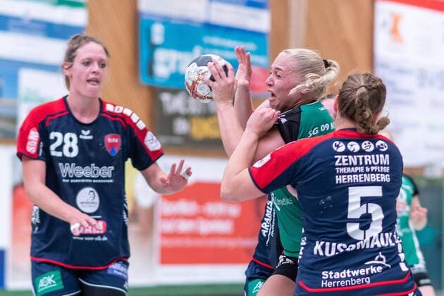 Anika Leppert SG H2Ku Herrenberg Kuties 28 Christin Kuelborn SG 09 Kirchhof 10 Sandra Kussmaul SG H2Ku Herrenberg Kuties 05 SG H2Ku Herrenberg Kuties vs SG 09 Kirchhof Handball 2 Bundesliga Women HBF season 17 18 26 05 2018 SG H2Ku Herrenberg Kuties vs SG 09 Kirchhof Handball 2 Bundesliga Womens HBF season 17 18 26 05 2018 Herrenberg Copyright: xEIBNER WolfgangxFrankx EP_WFK