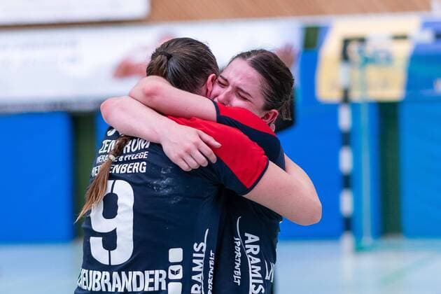 Sigesjubl SG H2Ku Herrenberg Kuties Sarah Neubrander SG H2Ku Herrenberg Kuties 09 Lea Neubrander SG H2Ku Herrenberg Kuties 18 SG H2Ku Herrenberg Kuties vs SG 09 Kirchhof Handball 2 Bundesliga Women HBF season 17 18 26 05 2018 SG H2Ku Herrenberg Kuties SG 9 Kirchhof Handball 2 Bundesliga Women HBF season 17 18 26 05 2018 Herrenberg Copyright: xEIBNER WolfgangxFrankx EP_WFK