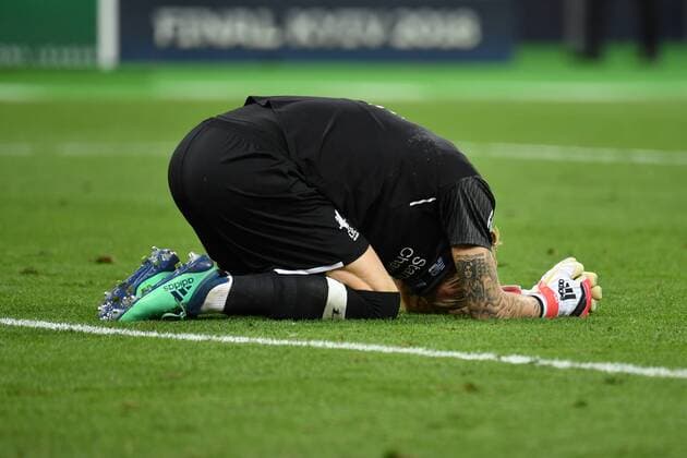 Loris KARIUS Goalkeeper Liverpool disappointment frustration disappointed frustrated dejected after game lying on the grass action singles action single image full length full body full figure football Champions League final 2018 Real Madrid Liverpool 3 1 season2017 18 at 26 05 2018 stadium NSK Olimpiyskyi