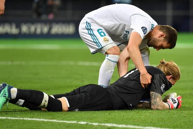 Loris KARIUS Goalkeeper Liverpool disappointment Frustration disappointed frustrated dejected after the match is finished by NACHO Real Madrid Consolation Football Champions League Final 2018 Real Madrid Liverpool 3 1 Saison2017 18 at 26 05 2018 Stadion NSK Olimpiyskyi