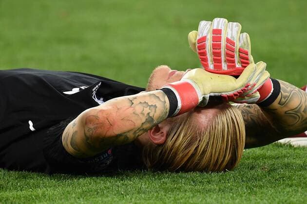 Loris KARIUS Goalkeeper Liverpool Disappointment Frustration disappointed Frustrated Dejected after play Lies on the lawn Action Single-shot single image Half-figure Half Figure Football Champions League Final 2018 Real Madrid Liverpool 3 1 Season2017 18 at 26 05 2018 NSK Olimpiyskyi Stadium