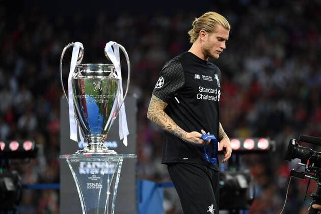 Loris KARIUS Goalkeeper Liverpool passes the Cup Cup Trophaee Award ceremony Disappointment Frustration disappointed Frustrated Depressed Football Champions League Final 2018 Real Madrid Liverpool 3 1 Season2017 18 at 26 05 2018 Stadion NSK Olimpiyskyi
