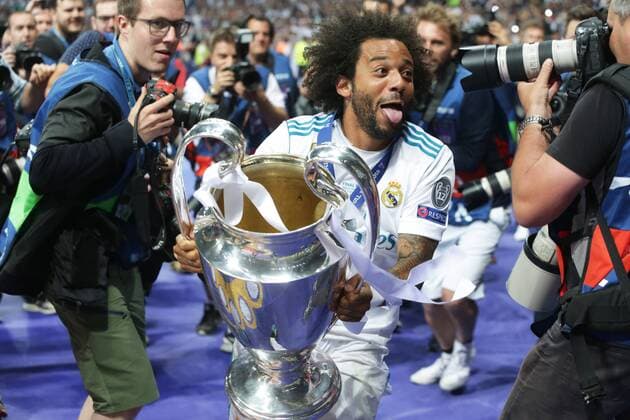 (180527) -- KIEV, May 27, 2018 -- Marcelo (C) of Real Madrid celebrates with the trophy after the UEFA Champions League final match between Liverpool and Real Madrid in Kiev, Ukraine on May 26, 2018. Real Madrid claimed the title with 3-1. ) (SP)UKRAINE-KIEV-CHAMPIONS LEAGUE-LIVERPOOL-REAL MADRID Sergey 
