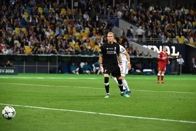 Loris KARIUS Goalkeeper Liverpool throws the ball to the foot of Karim Benzema Real Madrid The ball is deflected and rolls in. 1 0 Goalkeeper error Football Champions League Final 2018 Real Madrid Liverpool 3 1 Season2017 18 at 26 05 2018 Stadion NSK Olimpiyskyi