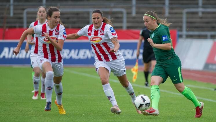 Julia Arnold 1 FC Köln 31 Amber Hearn 1 FC Köln 10 and Jessica Golebiewski SV Werder Bremen 21 in dueling duel Action Action Match scene Soccer Allianz Women Bundesliga 1 FC Köln SV Werder Bremen xobx