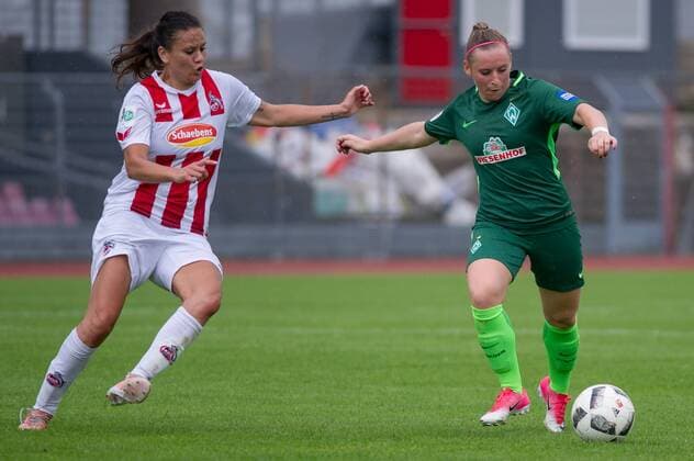 Amber Hearn 1 FC Köln 10 and Cindy König SV Werder Bremen 11 in duel Action Action Match scene Soccer Allianz Women Bundesliga 1 FC Köln SV Werder Bremen xobx
