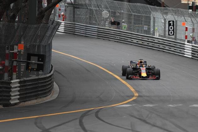 27th May 2018, Circuit de Monaco, Monaco, Monte Carlo; Monaco Formula 1 Grand Prix, race day; Aston Martin Red Bull Racing TAG Heuer, Daniel Ricciardo ahead of the pack but reports loss of power  ActionPlus12029694 Octane