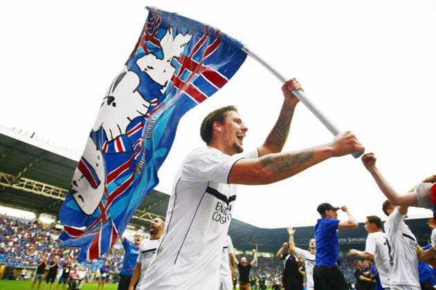 Christopher Schorch Uerdingen after the victory with flag at the game SV Waldhof Mannheim vs KFC Uerdingen in the promotion relegation to the 3 league on 27 05 2018 SV Waldhof Mannheim vs KFC Uerdingen Football promotion relegation 3 league 27 05 2018 Mannheim Copyright: xEIBNER MichaelxBermelx EP_MBL