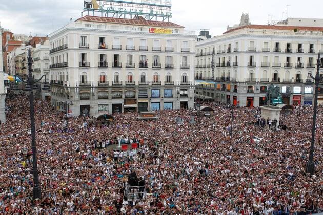 Real Madrid s fanatics gather to shows their support to Real Madrid team during a reception at the Madrid regional government s headquarter in Madrid, Spain, 27 May 2018. Real Madrid defeated 3-1 Liverpool in the UEFA Champions League final at the NSC Olimpiyskiy stadium in Kiev on 26 May 2018. Real Madrid celebration in Madrid !ACHTUNG: NUR REDAKTIONELLE NUTZUNG!  Copyright: xVictorxLerenax GRAF7188 20180527-636630533729945010