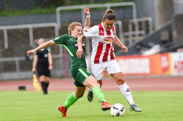 v li Verena Volkmer Bremen 16 Lidija Kulis 1 FC Köln 32 Duel duel tackle tackling Dynamics Action Action Soccer Allianz Women Bundesliga 1 FC Köln SV Werder Bremen xmhx