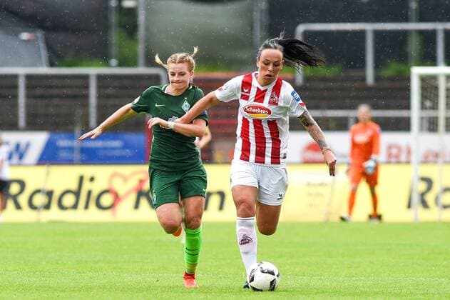Verena Volkmer Bremen 16 Peggy Nietgen 1 FC Köln 21 Duel tackle tackling Dynamics Action Action Soccer Allianz Women Bundesliga 1 FC Köln SV Werder Bremen xmhx