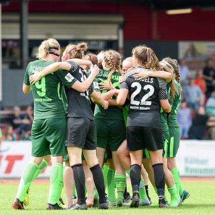 The women of Werder Bremen look forward to the match after the relegation exultation after the final whistle victory winner winners cheer cheer joy optimistic Action Action Football Alliance Women Bundesliga 1 FC Cologne SV Werder Bremen xmhx
