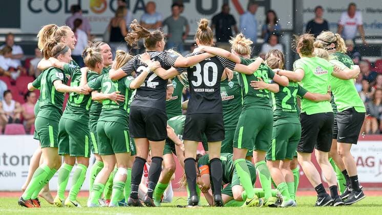 The women of Werder Bremen look forward to the match after the relegation exultation after the final whistle victory winner winners cheer cheer joy optimistic Action Action Football Alliance Women Bundesliga 1 FC Cologne SV Werder Bremen xmhx