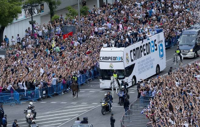 Fußball, CL-Sieger Real Madrid wird in Madrid gefeiert Celebracion del Real Madrid tras ganar la Liga de Campeones. Celebration of Real Madrid after winning the Champions Ligue title. 