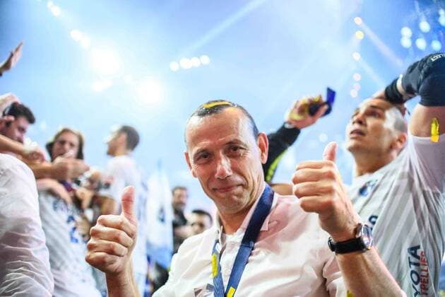 Handball, Montpellier HB gewinnt Champions League 2018.05.27 Kolonia Pilka reczna Velux EHF FINAL4 Champions League Liga Mistrzow final Montpellier wygrywa HBC Nantes - Montpellier HB N Z puchar radosc wygrana dekoracja Montpellier Nicolas Seve Foto Pawel Andrachiewicz PressFocus 2018.05.27 Cologne Handball Velux EHF FINAL4 Champions League final HBC Nantes - Montpellier HB puchar radosc wygrana dekoracja Montpellier Nicolas Seve Photo Pawel Andrachiewicz PressFocus NEWSPIX.PL --- Newspix.pl FRANCE OUT!  20180527_PF_PA173
