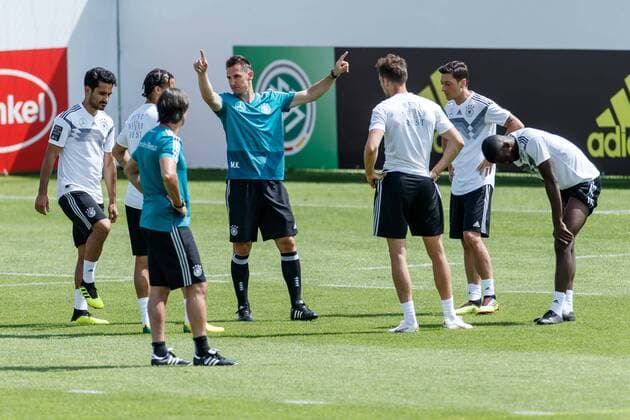 Eppan Italy 28 05 2018 DFB training camp national team Miroslav Klose GER gives instructions DeFodi507