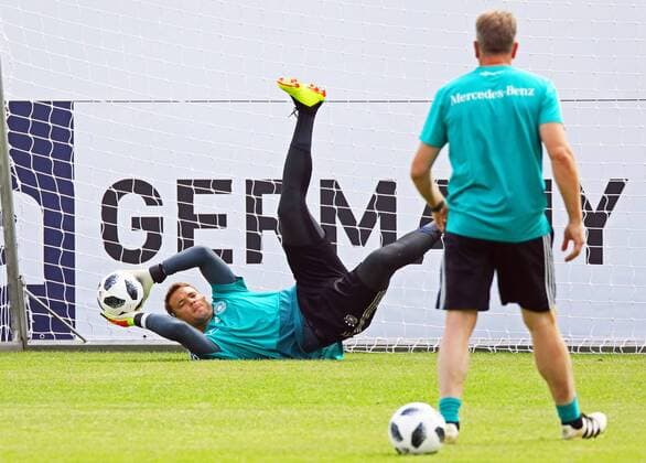 Goalkeeper Manuel Neuer Germany Germany with goalkeeping coach Andreas Koepke Germany Germany 29 05 2018 Training of the German national team for the World Cup preparation in the sports zone Rungg in Eppan South Tyrol