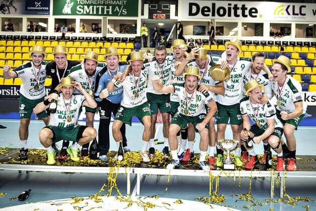 Skjern jubler med guldmedaljer og pokal efter sejren i DM-finalen i herrehaandbold mellem Bjerringbro-Silkeborg og Skjern Haandbold i Jysk Arena Silkeborg, tirsdag 29. maj 2018.. , Silkeborg Jylland Denmark  Copyright: HenningxBagger HenningxBaggerx COP101 spdk20180529-215457-L